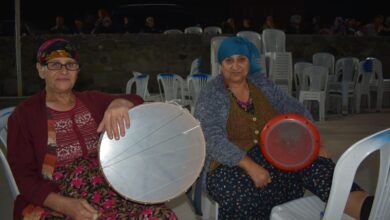 ayvacikta darbukaci ve davulcu iki kadin dugunlerin vazgecilmezi oluyor d209cbc |