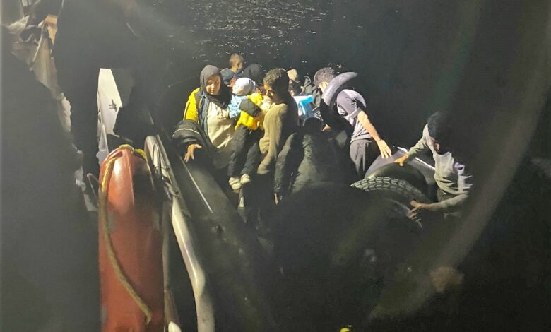Ayvalık açıklarında 39 düzensiz göçmen yakalandı 1 ayvalik aciklarinda 39 duzensiz gocmen yakalandi 08522c3 |