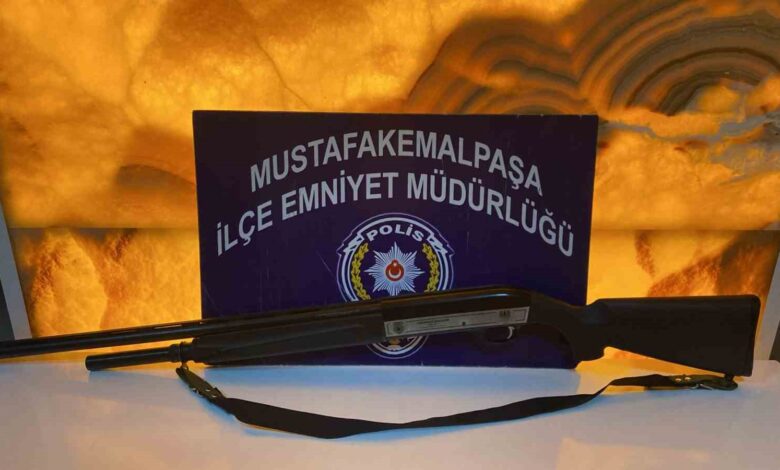 Babasının av tüfeğiyle ateş açıp sosyal medyada paylaştı, kısa sürede yakalandı 1 babasinin av tufegiyle ates acip sosyal medyada paylasti kisa surede yakalandi 90d8267 |