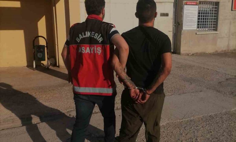 Balıkesir’de hapis cezası bulunan 12 şahıs yakalandı 1 balikesirde hapis cezasi bulunan 12 sahis yakalandi 398643c |