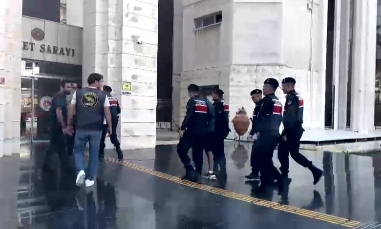 balikesirde kayinvalidesini ve baldizini olduren esini ve kayinpederini de yaralayan zanli tutuklandi 835de79 |
