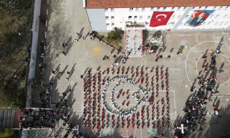 bandirmada ogrenciler ay yildiz kareografisi olusturdu 649a313 |