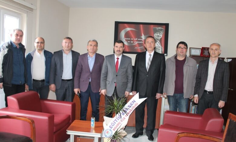 Bigadiç’te İlçe Milli Eğitim Müdürü Şinasi Özulus göreve başladı 1 bigadicte ilce milli egitim muduru sinasi ozulus goreve basladi d152845 |