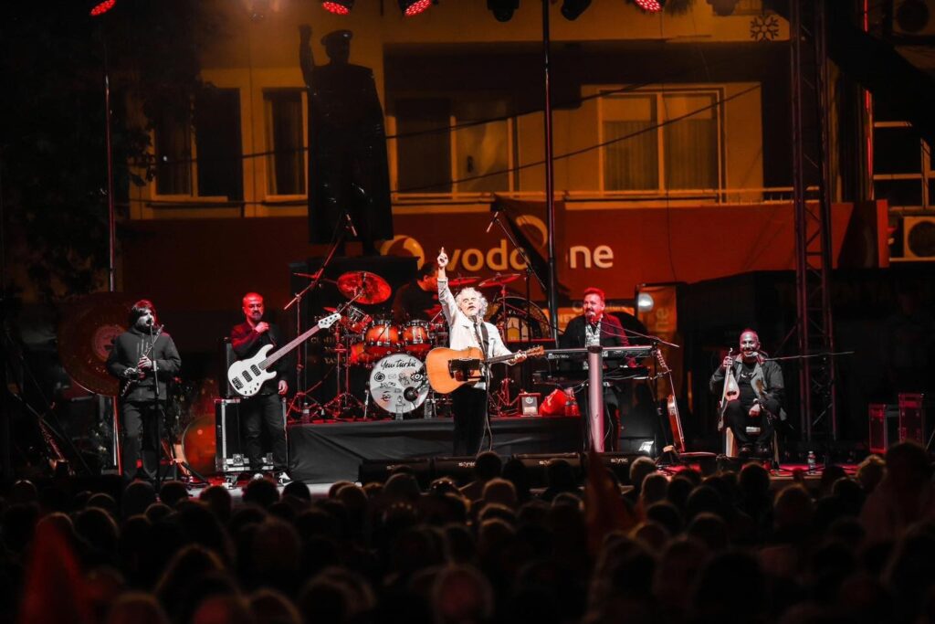 burhaniyede 101 yila yakisir kutlama 295a738 |