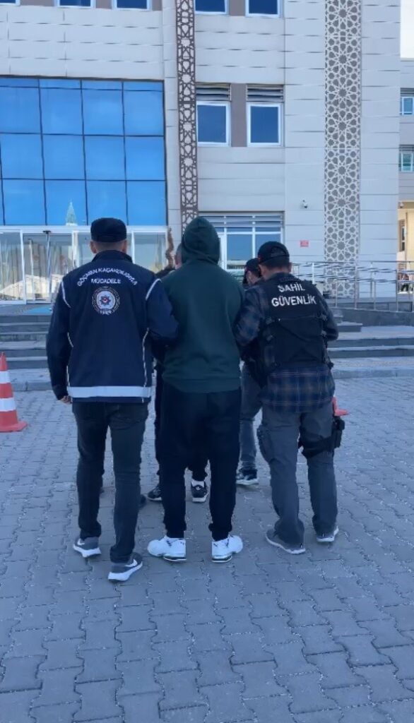 canakkalede gocmen kacakciligi operasyonu 79 kacak gocmen ile 2 organizator yakalandi 1d7f5a6 |