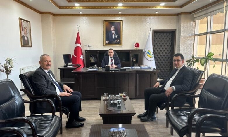 Defterdar Kaymakam Memiş’i ziyaret etti 1 defterdar kaymakam memisi ziyaret etti 6489640 |