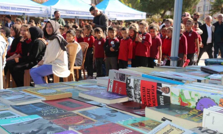 İvrindi’de 4. Kitap Fuarı Açıldı 1 ivrindide 4 kitap fuari acildi d7b4576 |