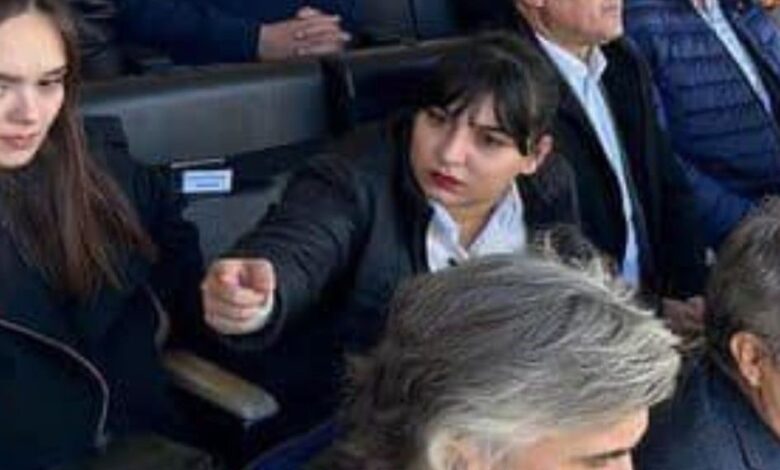 Maçlardan men yasağını delen CHP Gençlik Kolları Başkanına cezalı taraftarlardan tepki 1 maclardan men yasagini delen chp genclik kollari baskanina cezali taraftarlardan tepki 910166d |