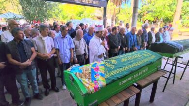 oldurulen anne ve kizi son yolculuklarina ugurlandi e2054de |