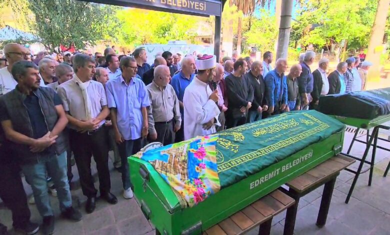 oldurulen anne ve kizi son yolculuklarina ugurlandi e2054de |