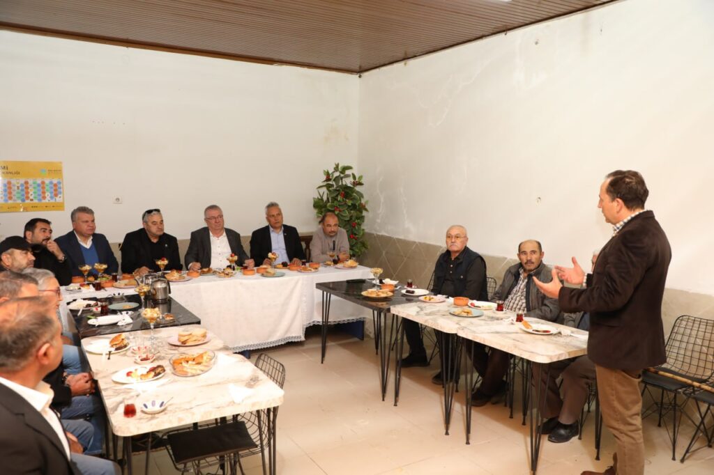 Edremit’te arıcılık ve bal üretimi artacak 2 BASKAN ERTAS DERELI MAHALLESINDE ARICILARLA BULUSTU 3 |