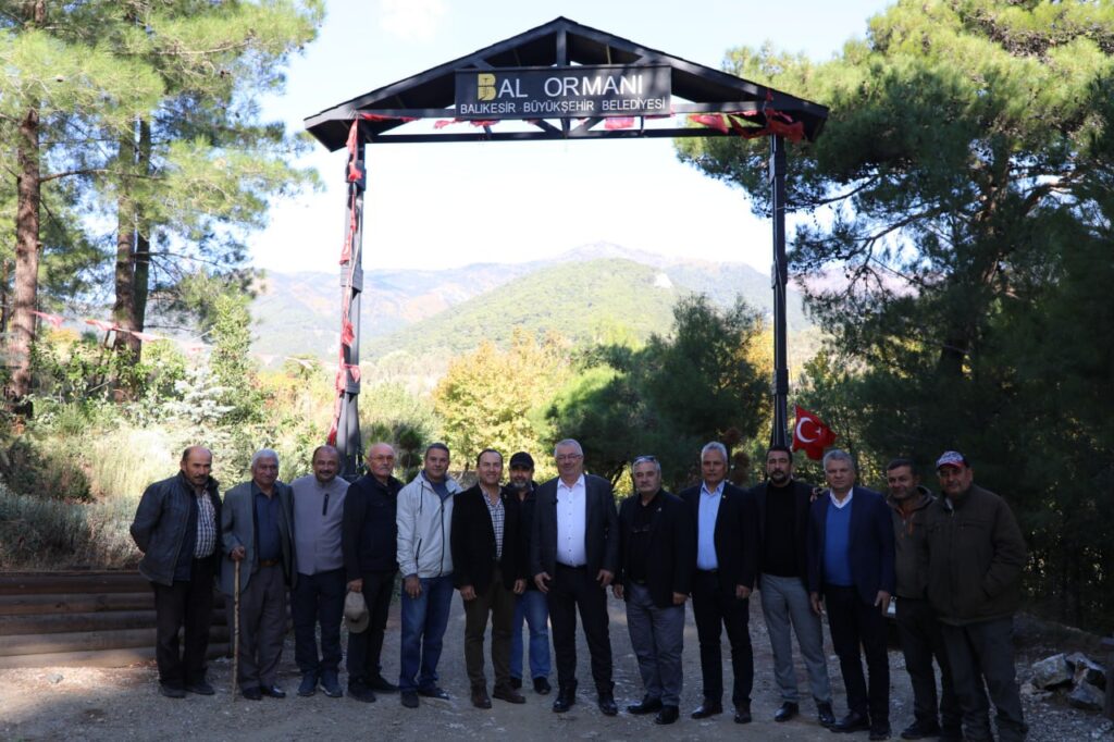 Edremit’te arıcılık ve bal üretimi artacak 4 BASKAN ERTAS DERELI MAHALLESINDE ARICILARLA BULUSTU 7 |