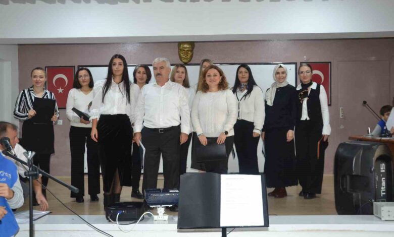 ahp ortaokulunun ogretmenler korosundan muhtesem konser 3cc0393 |