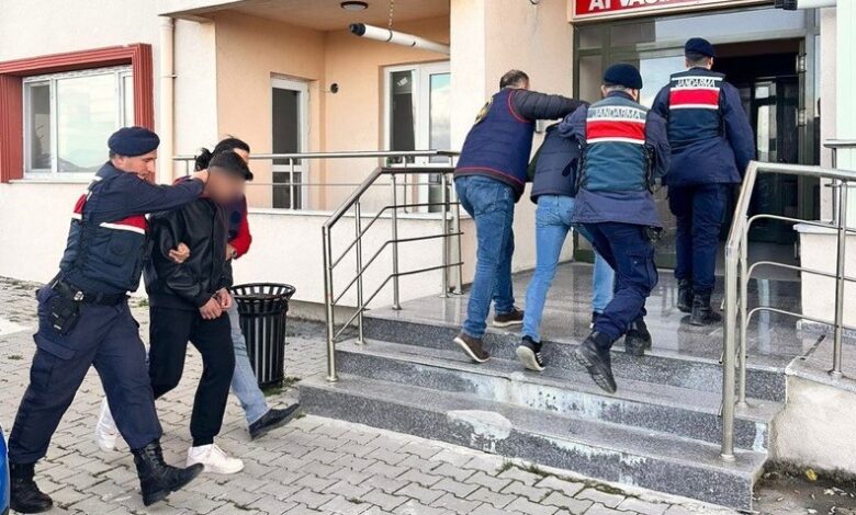 Ayvacık’ta işyerine pompalı tüfekle saldırıya 3 gözaltı 1 ayvacikta isyerine pompali tufekle saldiriya 3 gozalti 86134b6 |