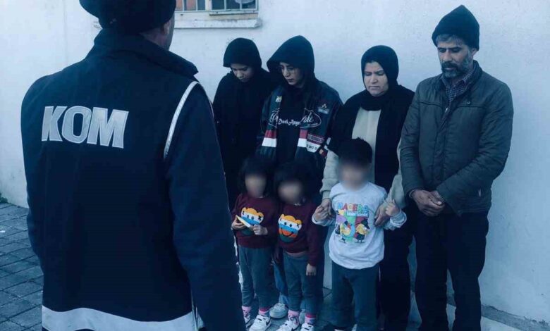 ayvalikta 8 duzensiz gocmen yakalandi 2 organizator tutuklandi 1309746 |