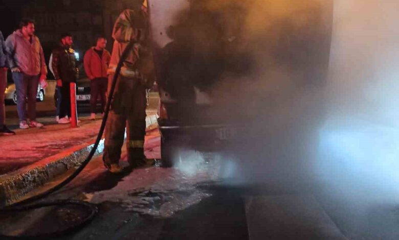 balikesirde trafik isiklarinda bekleyen arac alev aldi bc86abe |