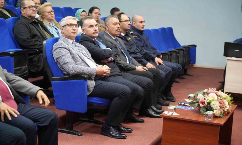 Edremit’te “En İyi Narkotik Polis Anne” semineri verildi 1 edremitte en iyi narkotik polis anne semineri verildi a3b884f |