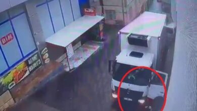 freni bosalan kamyonun kapisinda asili kaldi af6add9 |