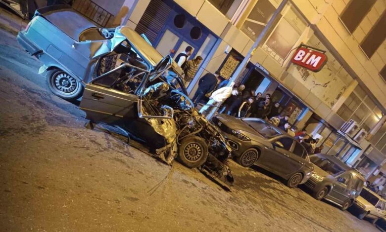 surucu direksiyon hakimiyetini kaybetti park halindeki araclara carpti 3 yarali b990c9d |