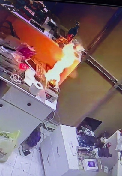 tamire birakilan telefon bomba gibi patladi 2f1c460 |