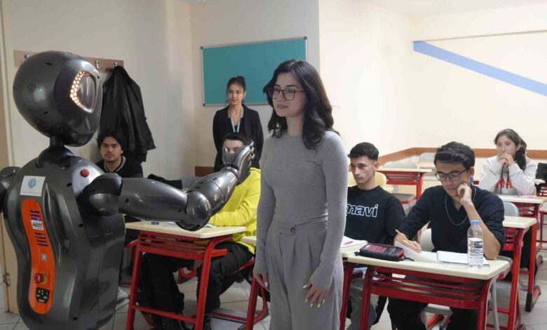 turkiyenin ilk insansi yapay zekali robotu ada ogretmenlige basladi 1d7f5a6 |