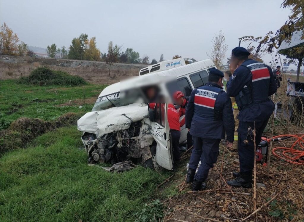 zincirleme kazada surucunun sikistigi arac calinti cikti 33fdea3 |