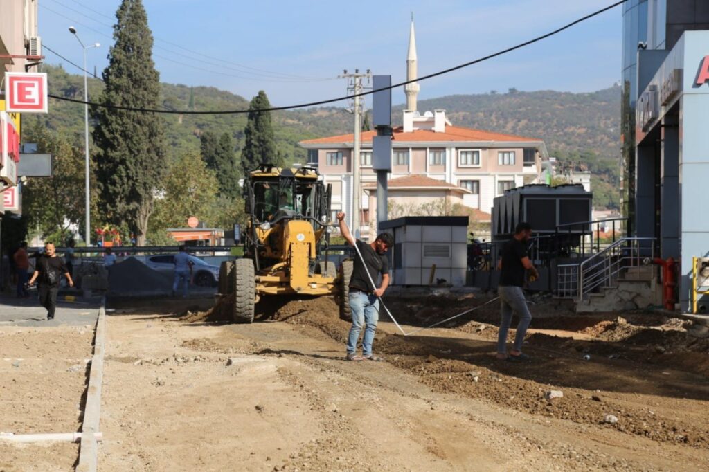 1806051973Edremitte yol seferberligi 2025 Hedefi 500 bin metrekare 2 1 |