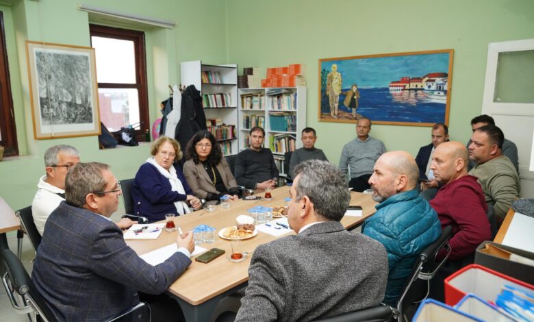 Ayvalık Kent Konseyi yeni yerine taşındı… 1 Ayvalik Kent Konseyi yeni yerine tasindi… 3 |