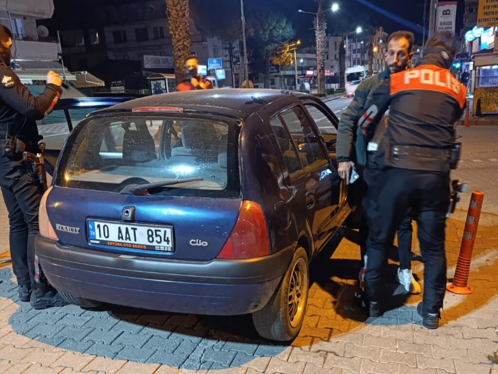 Edremit İlçe Emniyet Müdürlüğü'nden asayiş, narkotik ve huzur uygulaması 3 IMG 20241213 WA0018 |