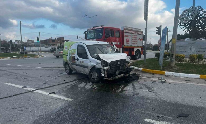 balikesirde cift tarafli trafik kazasi 2 yarali adb18e4 |