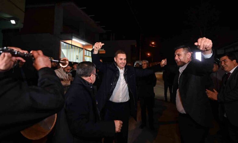 Başkan Ahmet Akın çiftetelli oynadı, asker uğurladı 1 baskan ahmet akin ciftetelli oynadi asker ugurladi f77d528 |