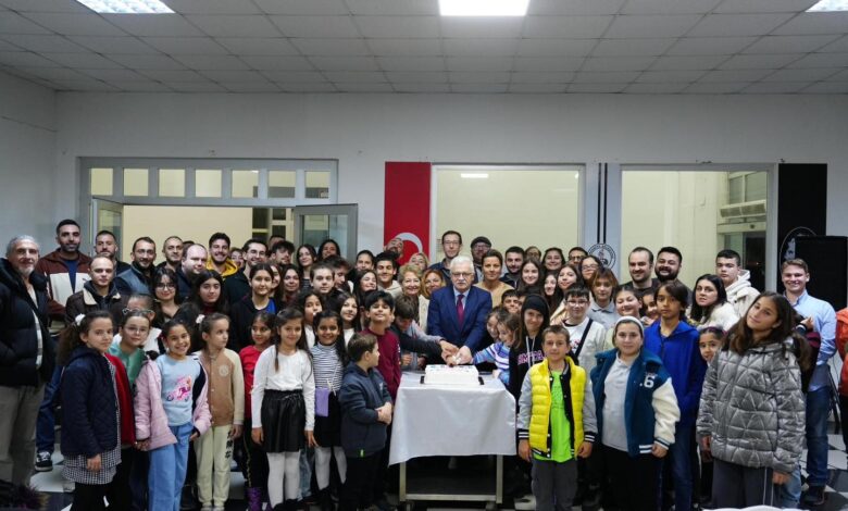 Burhaniye Belediyesi Kent Tiyatrosu 25 yaşına girdi 1 burhaniye belediyesi kent tiyatrosu 25 yasina girdi 91a404d |