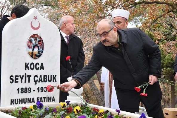 Çanakkale Kahramanı Seyit Onbaşı, mezarı başında anıldı 1 canakkale kahramani seyit onbasi mezari basinda anildi e0c5cdc |