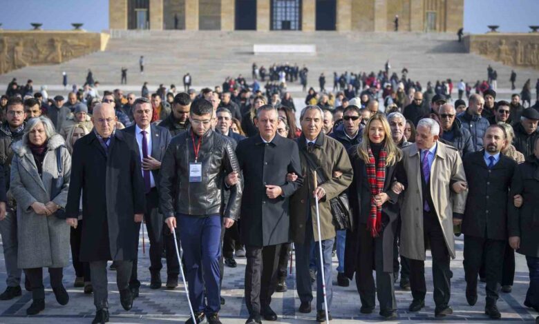 CHP Genel Başkanı Özel, engellilerle birlikte Anıtkabir’i ziyaret etti 1 chp genel baskani ozel engellilerle birlikte anitkabiri ziyaret etti a686b0a |