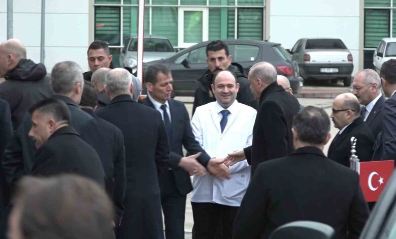 cumhurbaskani erdogan servis kazasinda yaralananlari ziyaret etti 7d9b6f0 |