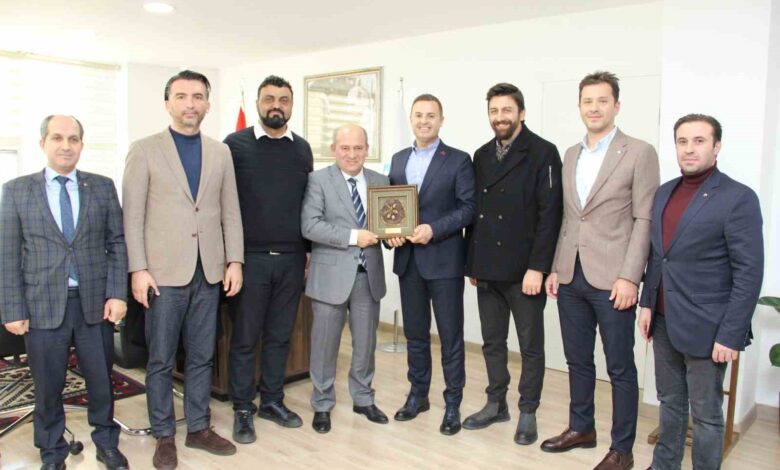 edremit ticaret odasi yonetim kurulu uyelerinden baskan akina ziyaret 9ba7a98 |