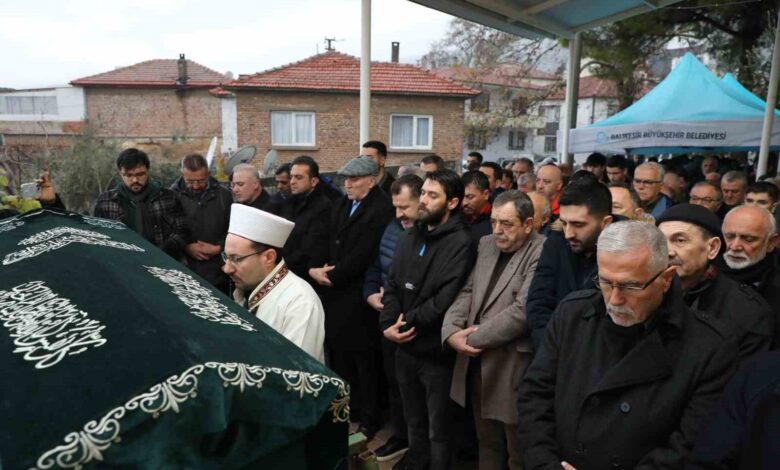 Eski Edremit Belediye Başkanı Tuncay Kılıç, son yolculuğuna uğurlandı 1 eski edremit belediye baskani tuncay kilic son yolculuguna ugurlandi 6ae8388 |