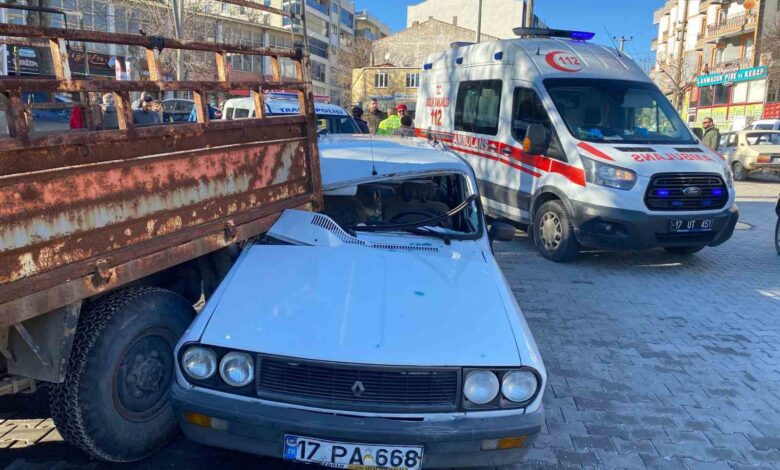 kamyonete arkadan carpan otomobilin surucusu yaralandi 5320fa4 |