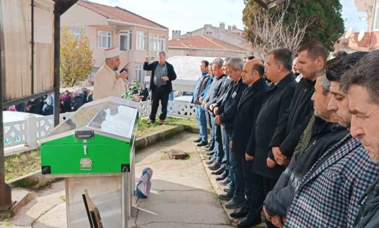 Kazada hayatını kaybeden Mert Gül son yolculuğuna uğurlandı 1 kazada hayatini kaybeden mert gul son yolculuguna ugurlandi d81f821 |