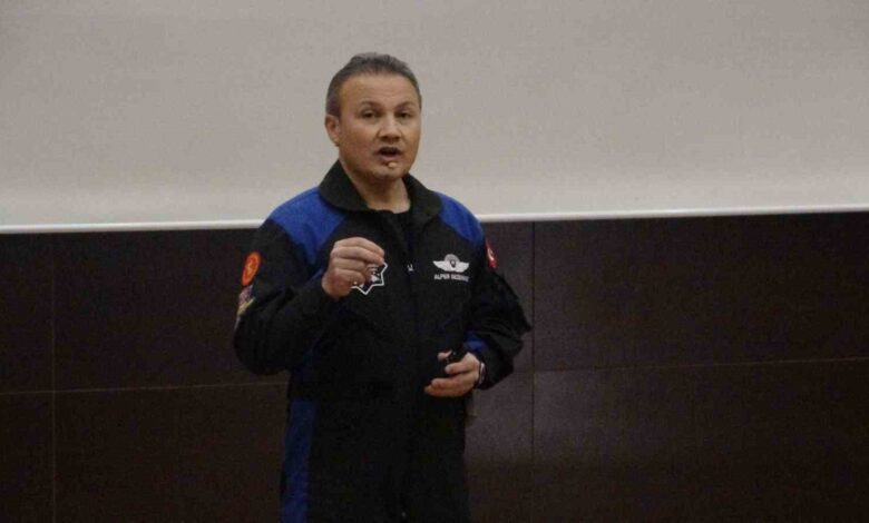 turkiyenin ilk astronotu alper gezeravci turkiye cumhuriyeti ilk insanli uzay misyonunu bir turkun gidip orada 22 gun macera yasamasi icin gerceklestirmedi c55b703 |