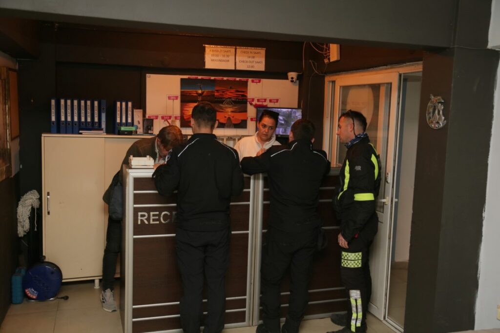 Edremit Belediyesi turizm işletmelerine denetim gerçekleştiriyor 2 678289351EDREMIT BELEDIYESI TURIZM ISLETMELERINE DENETIM GERCEKLESTIR |