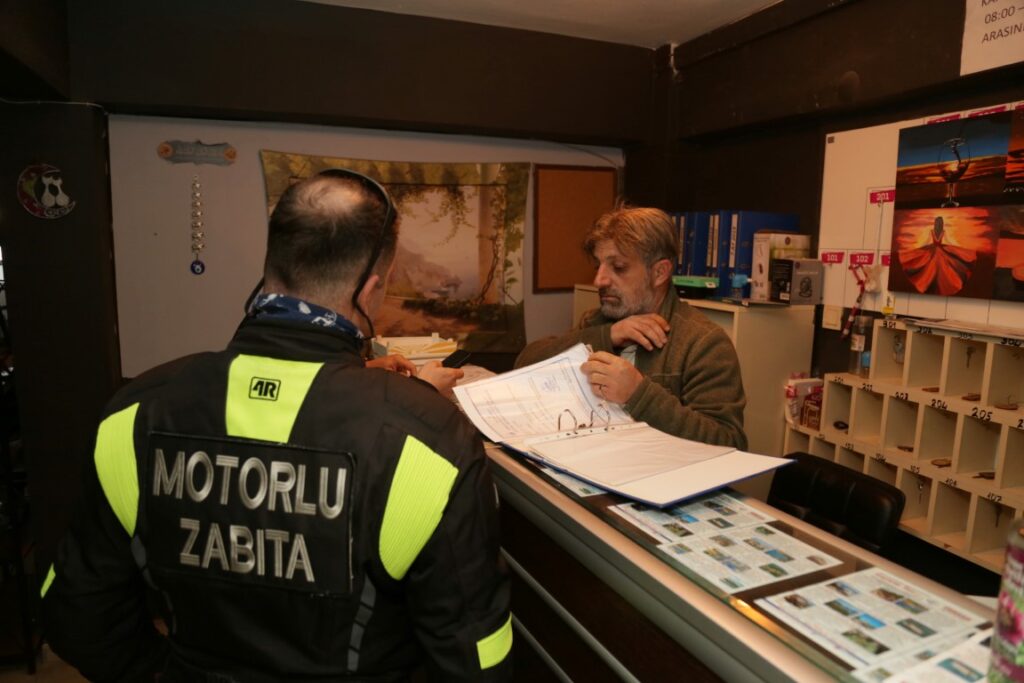 Edremit Belediyesi turizm işletmelerine denetim gerçekleştiriyor 3 678289398EDREMIT BELEDIYESI TURIZM ISLETMELERINE DENETIM GERCEKLESTIR |