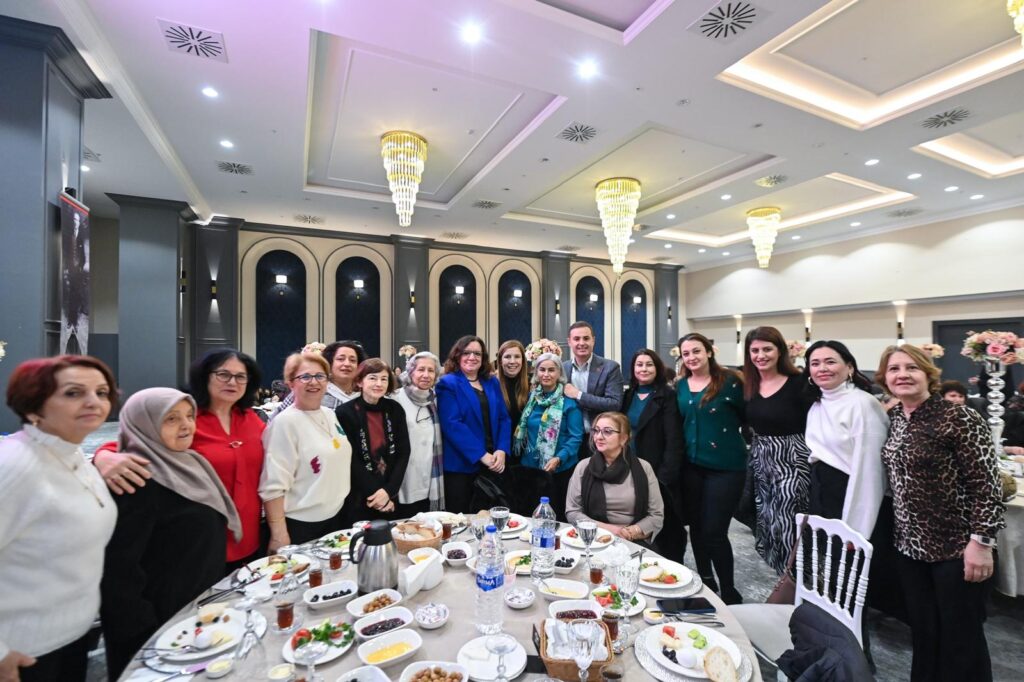 Yeni Kuşak Köy Enstitülüler buluştu 2 8 |