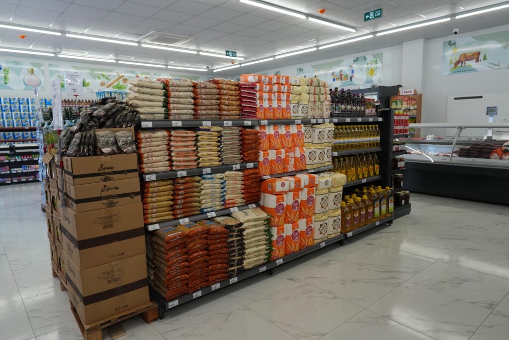 Burhaniye’de halka hizmet “HALK MARKET” 3 HALK MARKET ACILDI 12 |