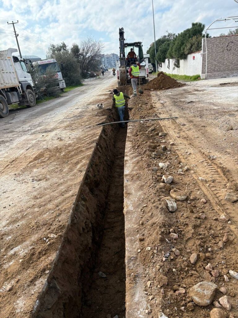 Edremit’te yol yapım çalışmaları devam ediyor 4 WhatsApp Image 2025 01 29 at 13.47.20 |