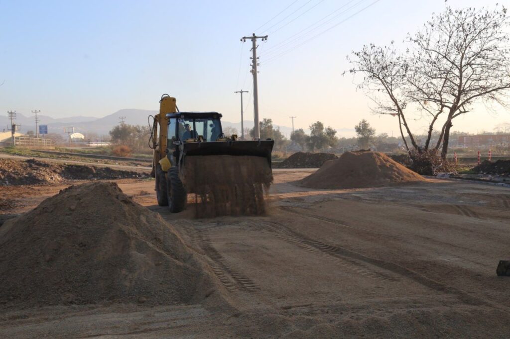 Edremit’te yol yapım çalışmaları devam ediyor 2 WhatsApp Image 2025 01 29 at 13.47.21 1 |