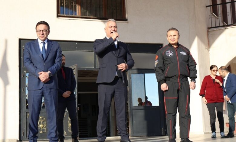 alper gezeravci ogrencilerle bulustu 7f38657 |