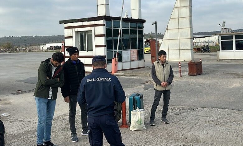 ayvalikta 3 duzensiz gocmen yakalandi dc302bc |