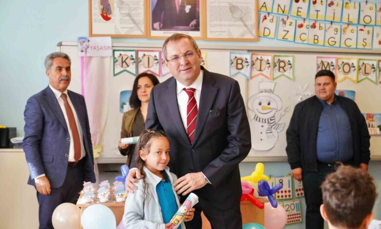 ayvalikta ogrencilerin karne heyecani fb40a68 |