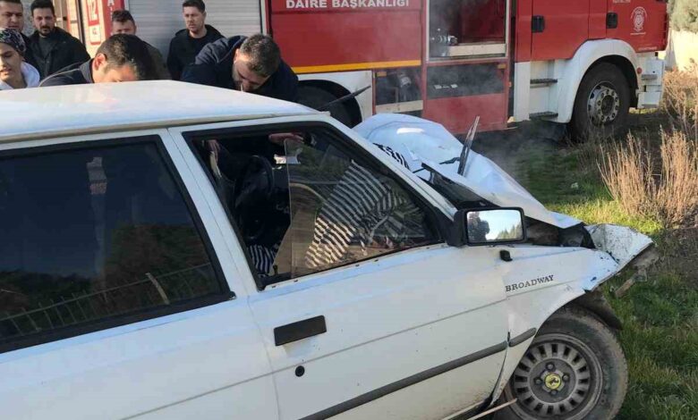 Balıkesir’de hız yapan otomobil kamyona arkadan çarptı: 1 yaralı 1 balikesirde hiz yapan otomobil kamyona arkadan carpti 1 yarali 8659cfc |